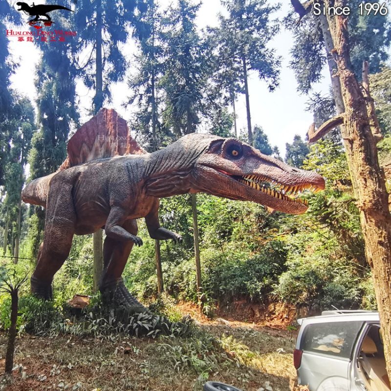16 meter animatronisk spinosaurus angriber en bil i Adventure Park (3)