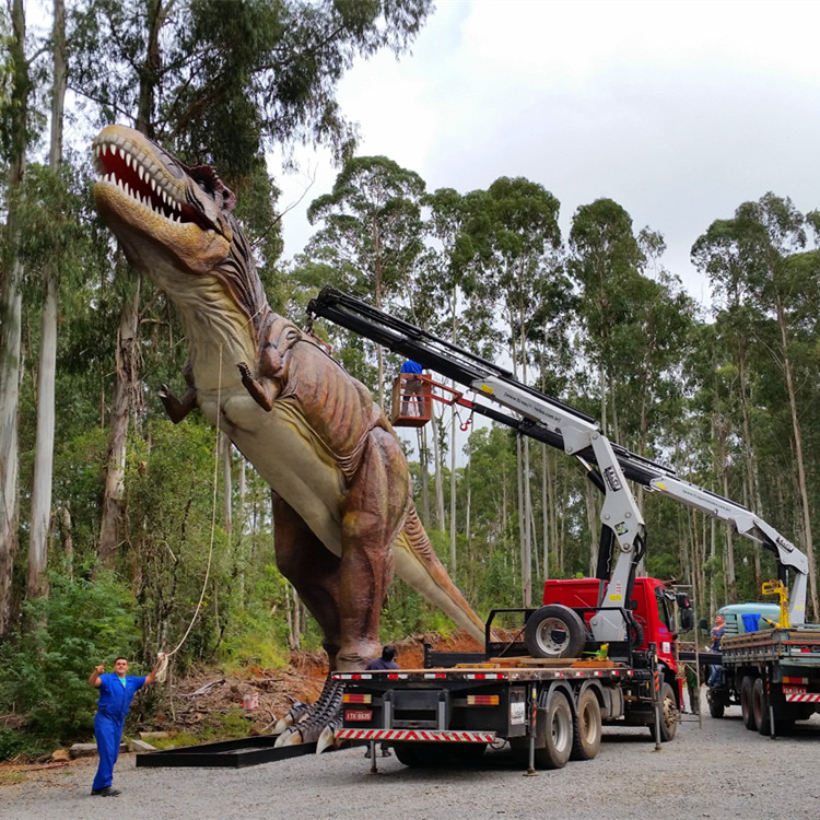Dinosaurus dinosaurus agrestronik sing agresif ing taman hiburan (1)